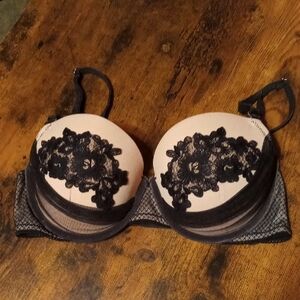 NWOT Victoria's Secret 34D Black Lace Sexy Padded Underwire push up Bra